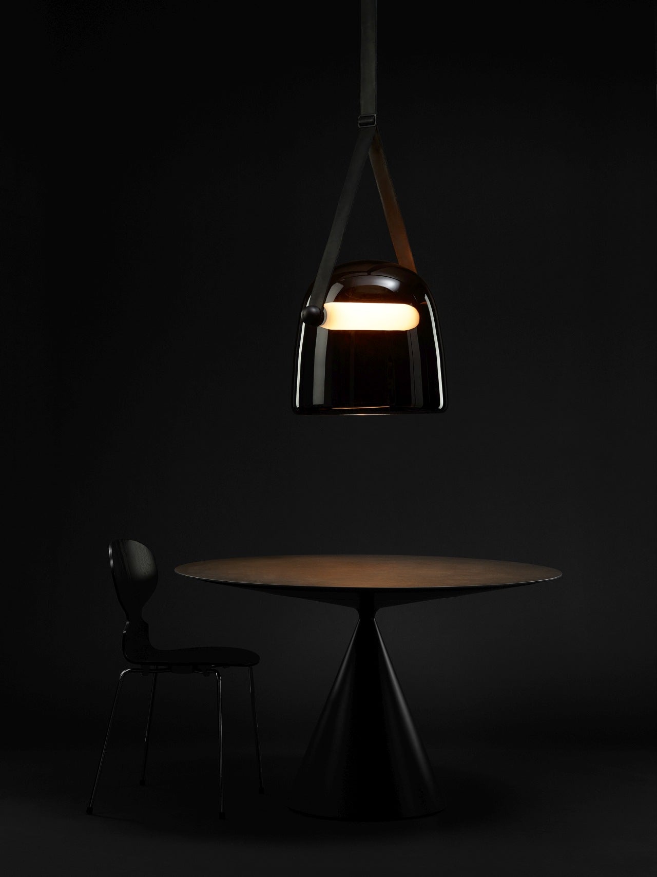 Mona Pendant - Medium In Smoke Brown