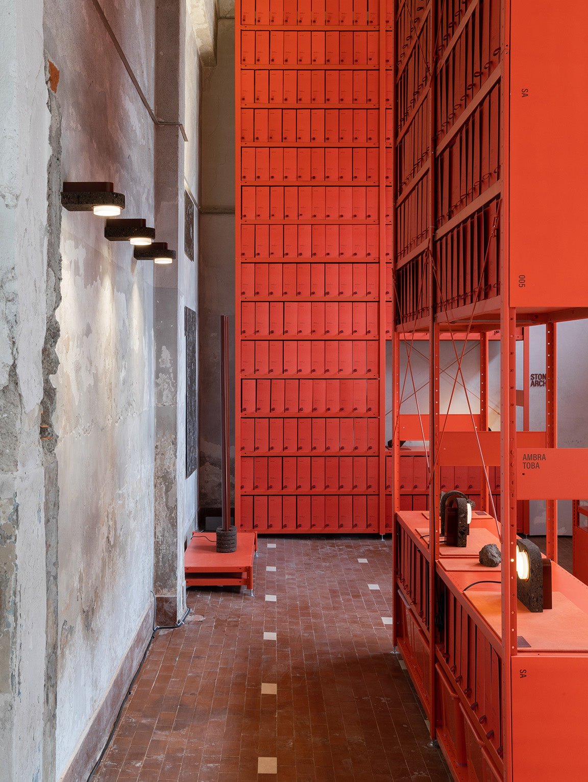 Ambra Wall