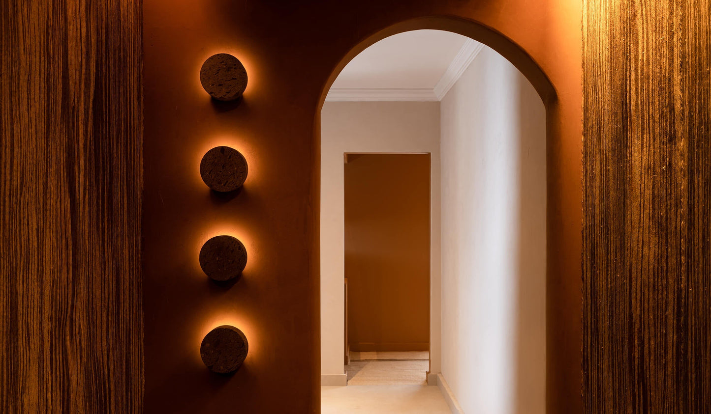 Ambra Wall Round