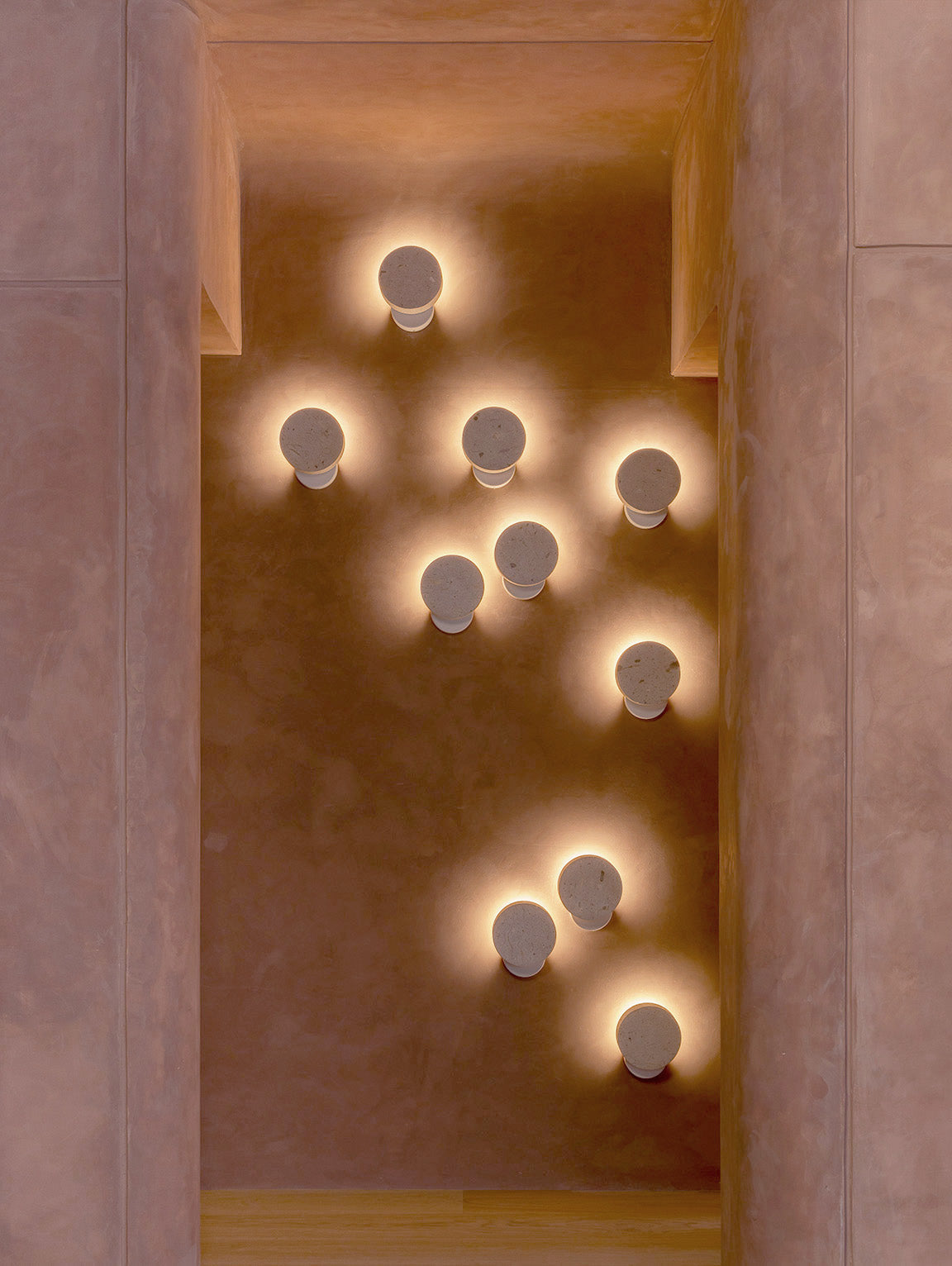 Ambra Wall Round