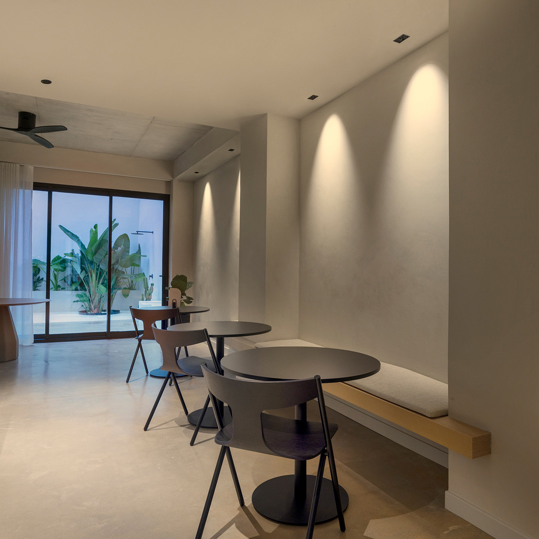 Black Foster Asymmetric - Recessed 2