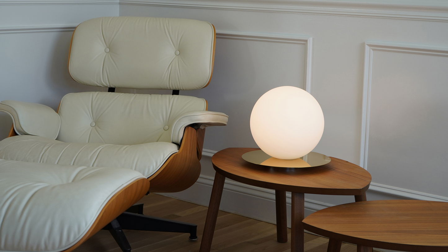 Bola Sphere Table