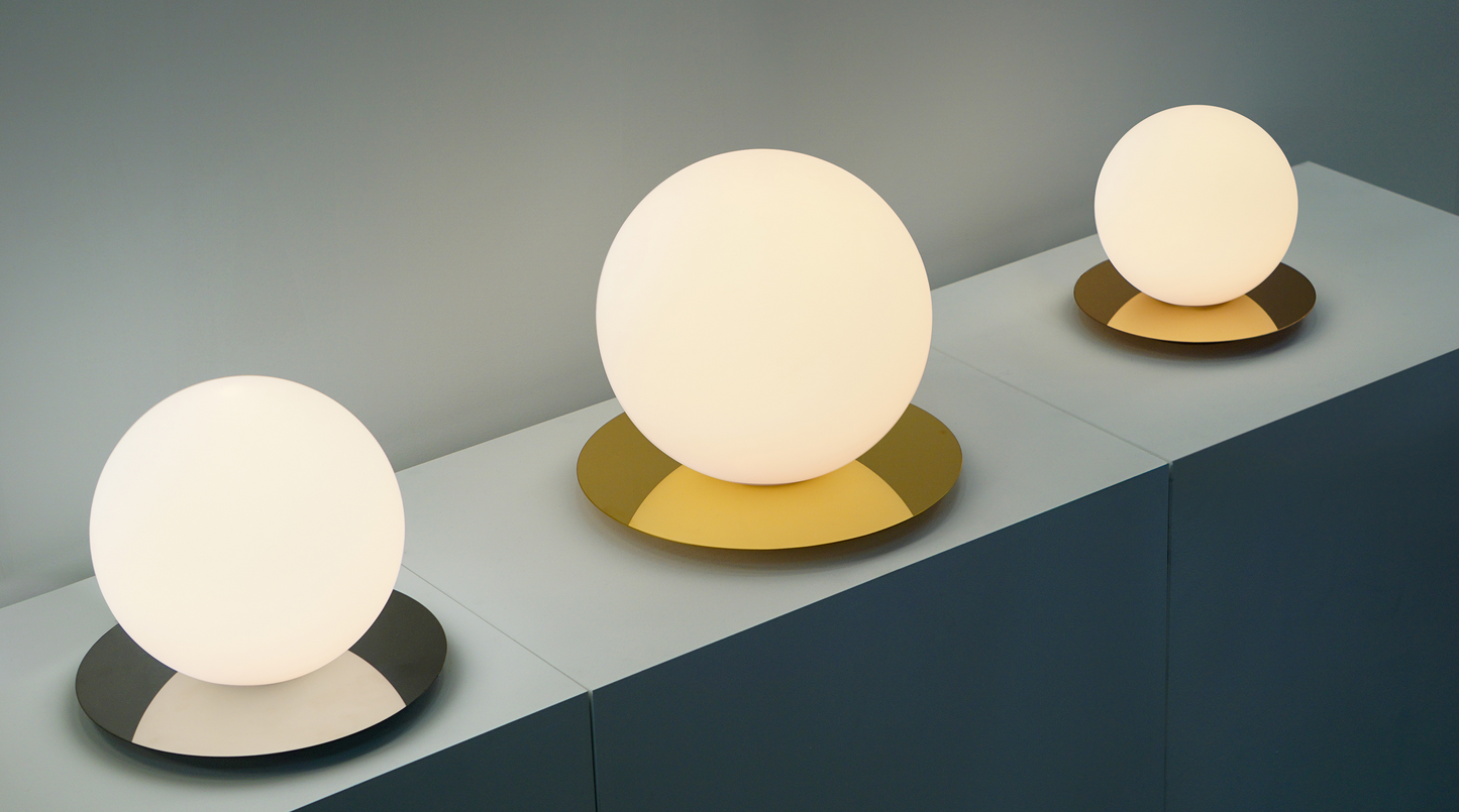 Bola Sphere Table