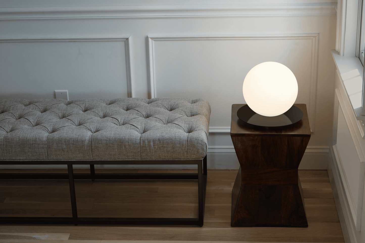 Bola Sphere Table