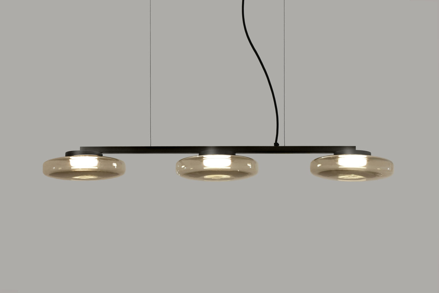 Lounge Three-light linear chandelier