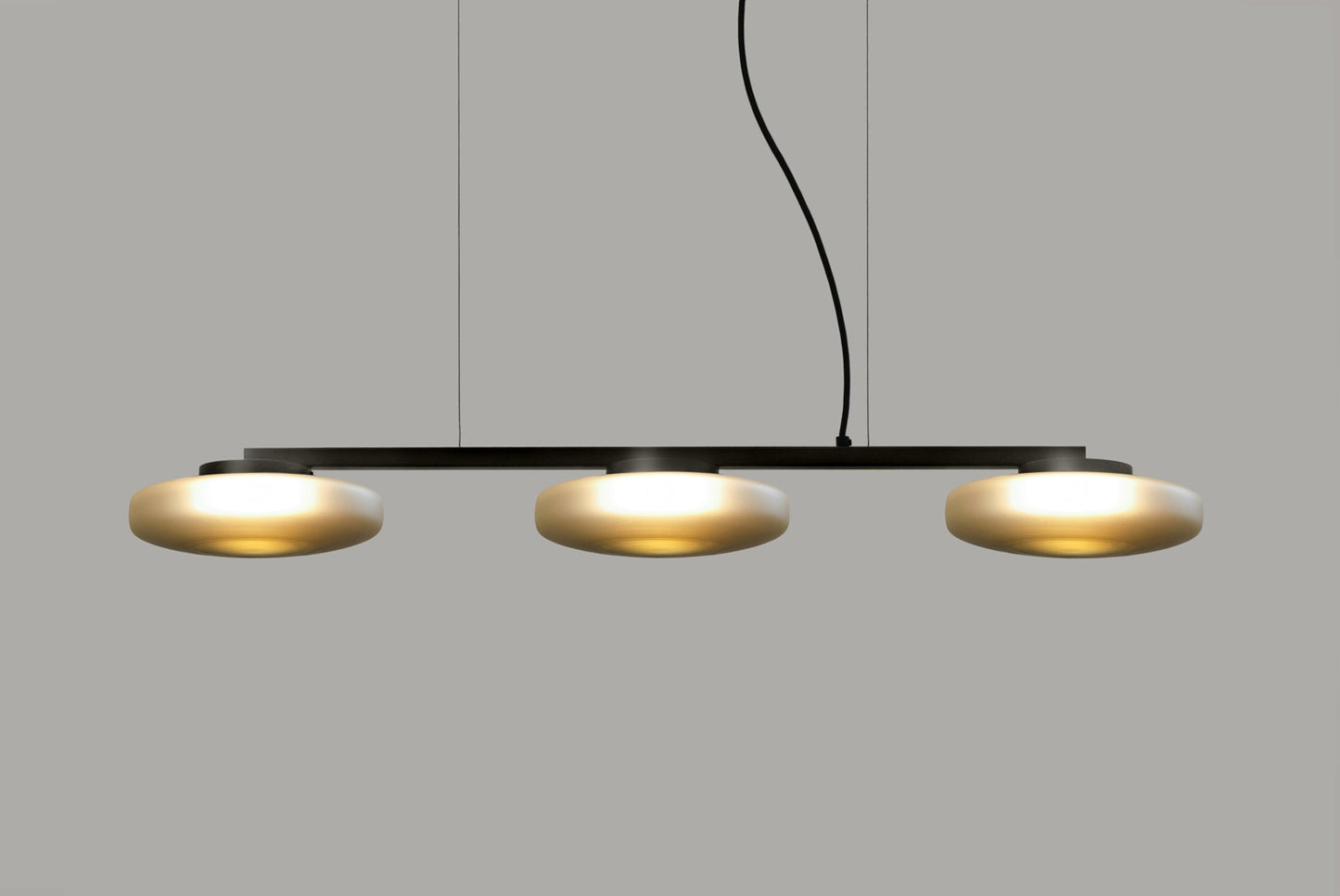 Lounge Three-light linear chandelier