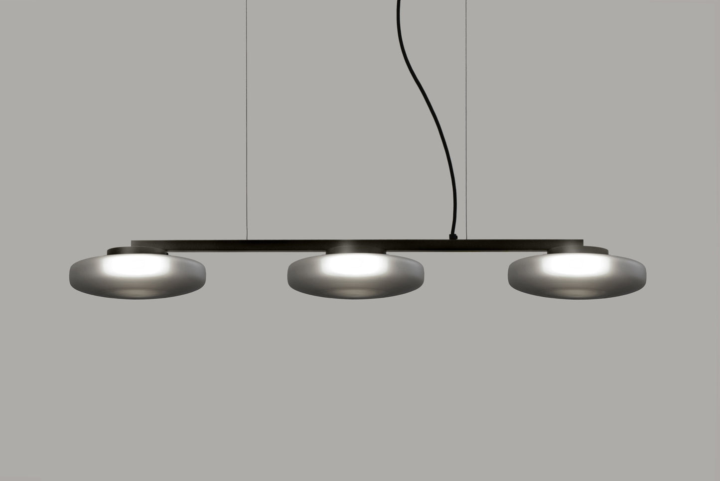 Lounge Three-light linear chandelier