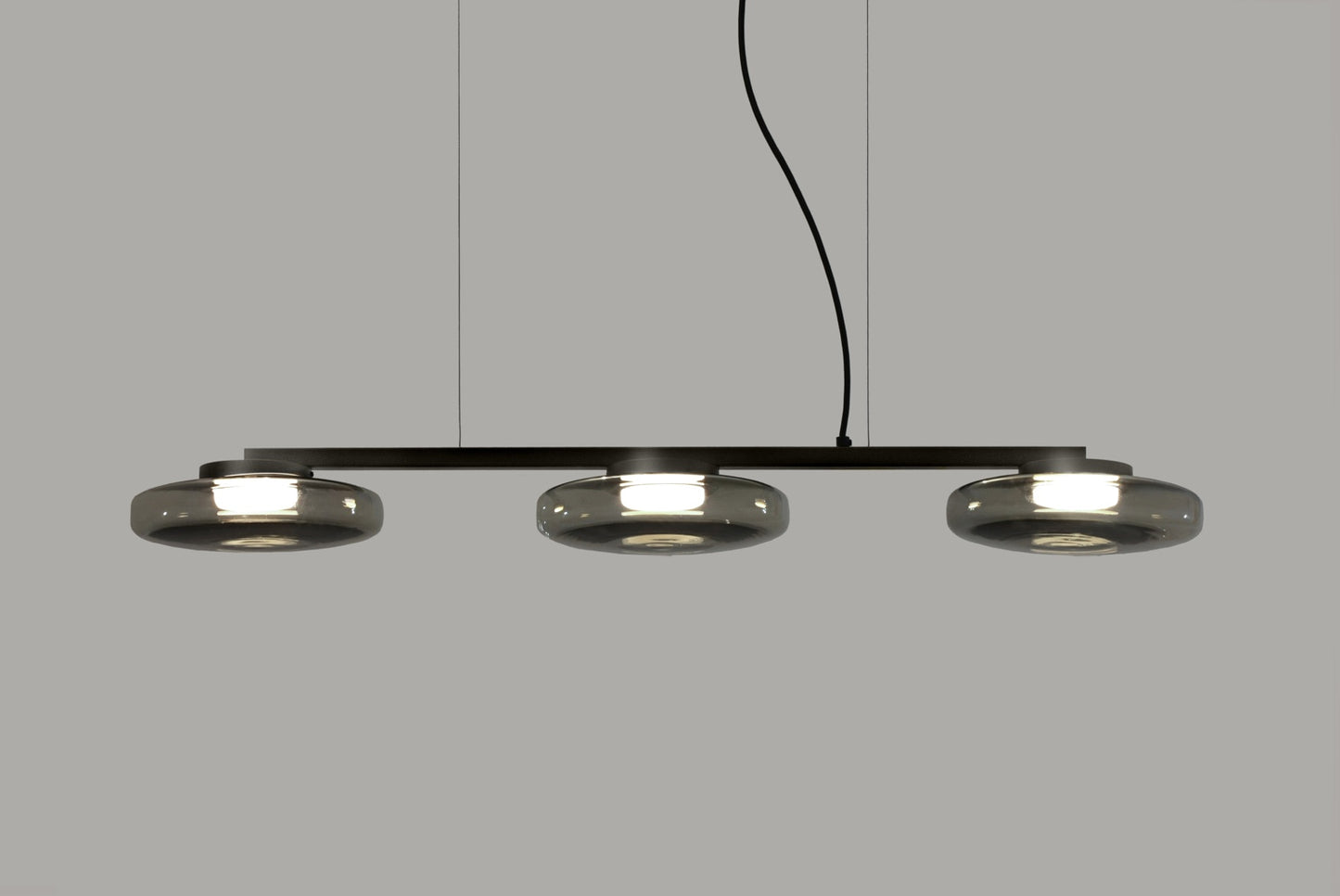 Lounge Three-light linear chandelier