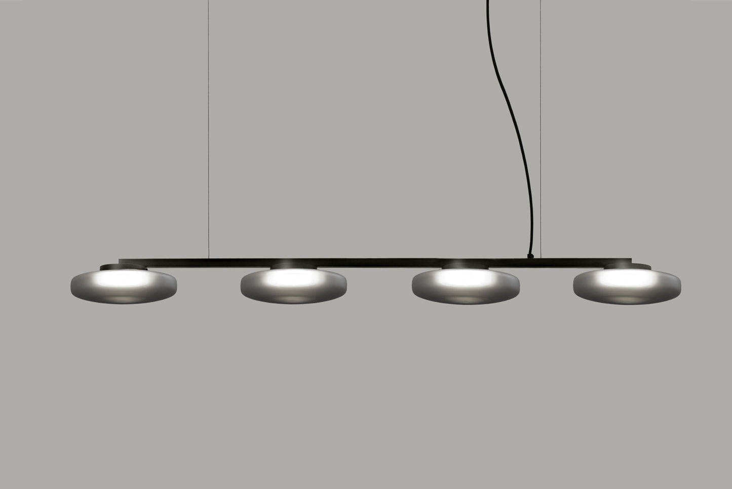 Lounge Four-light linear chandelier