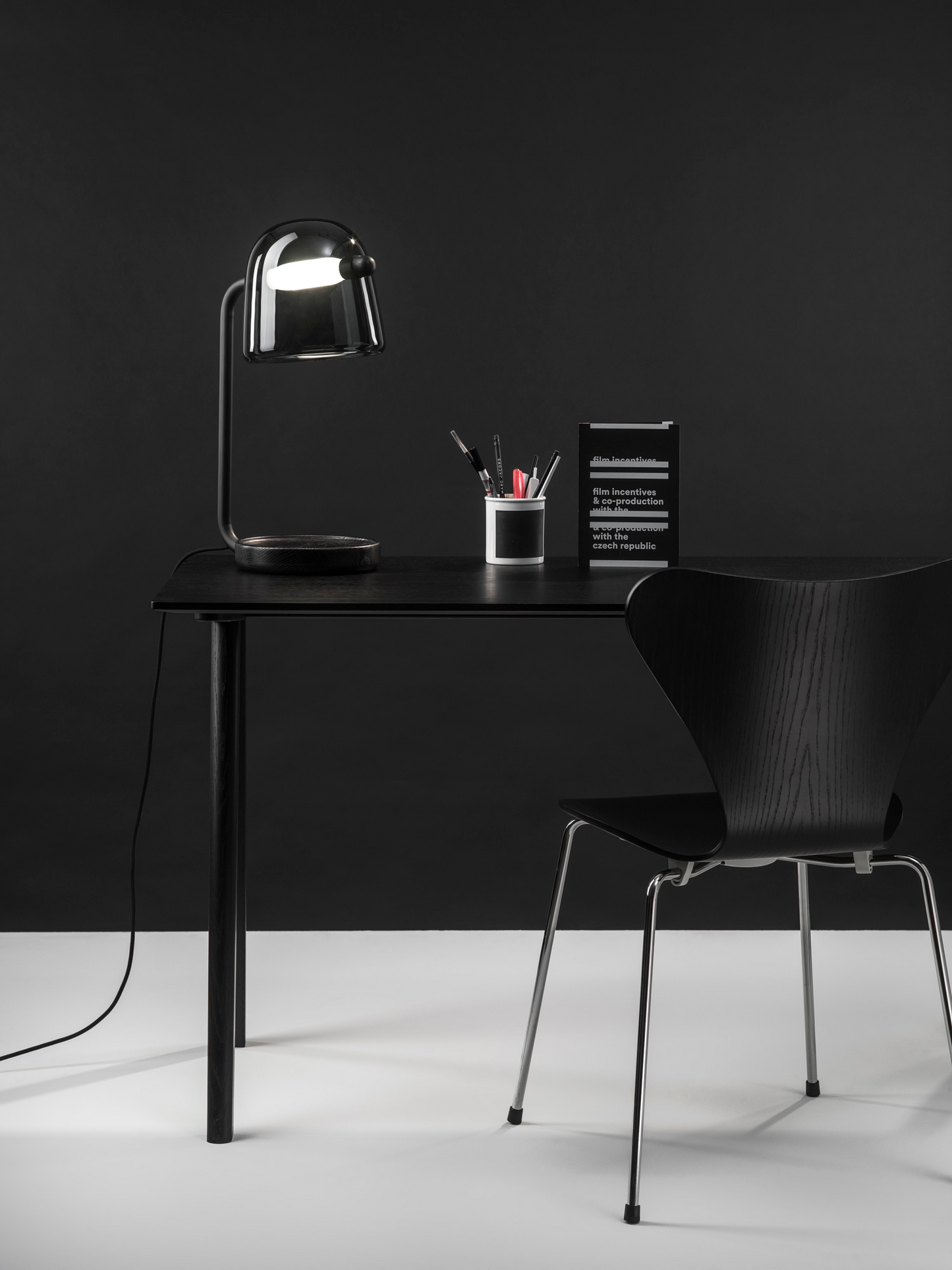 Mona Table