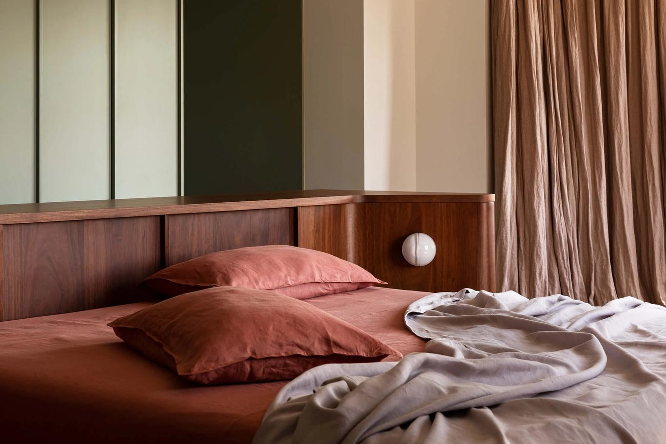 Phase Sconce