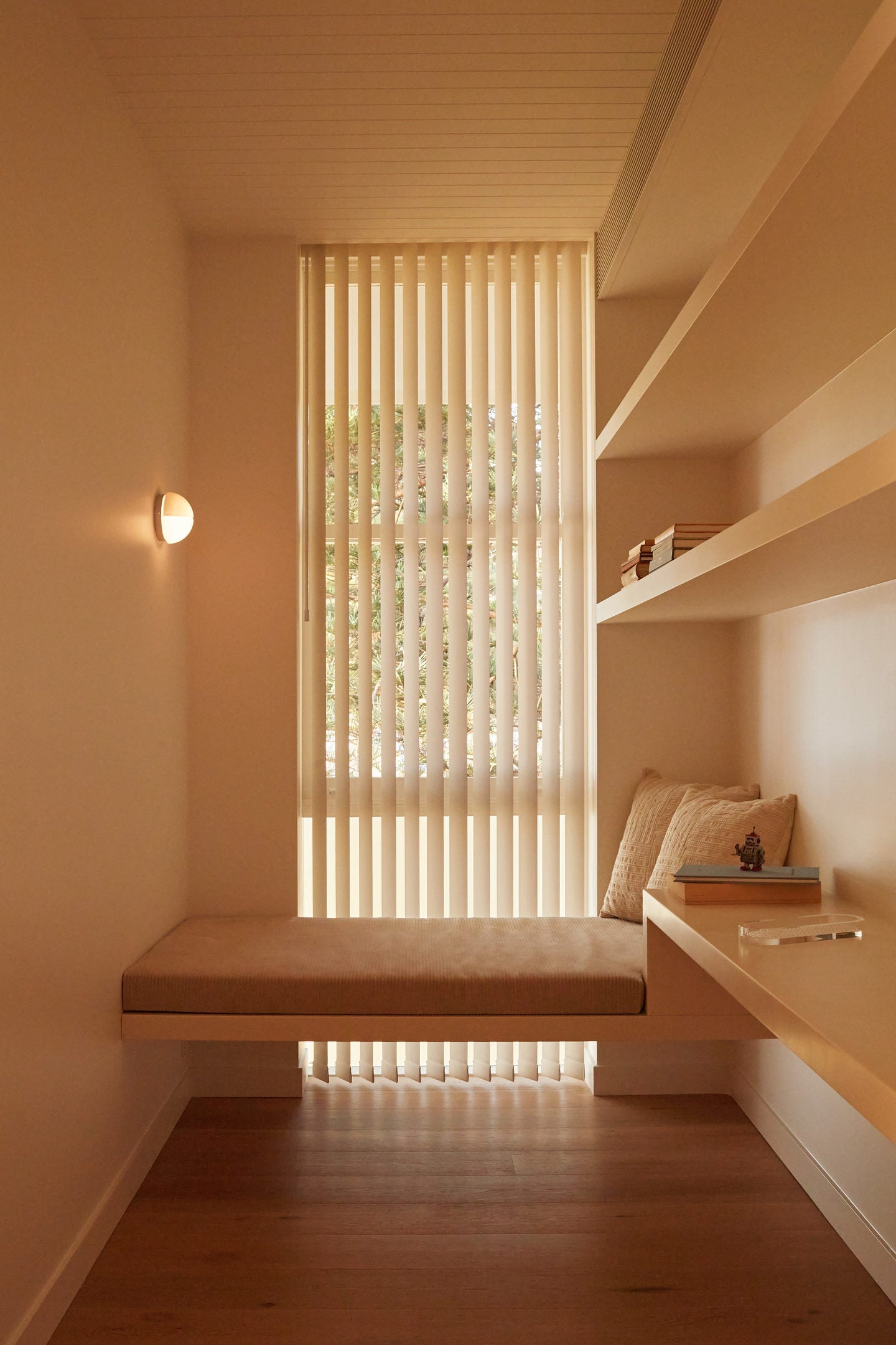 Phase Sconce