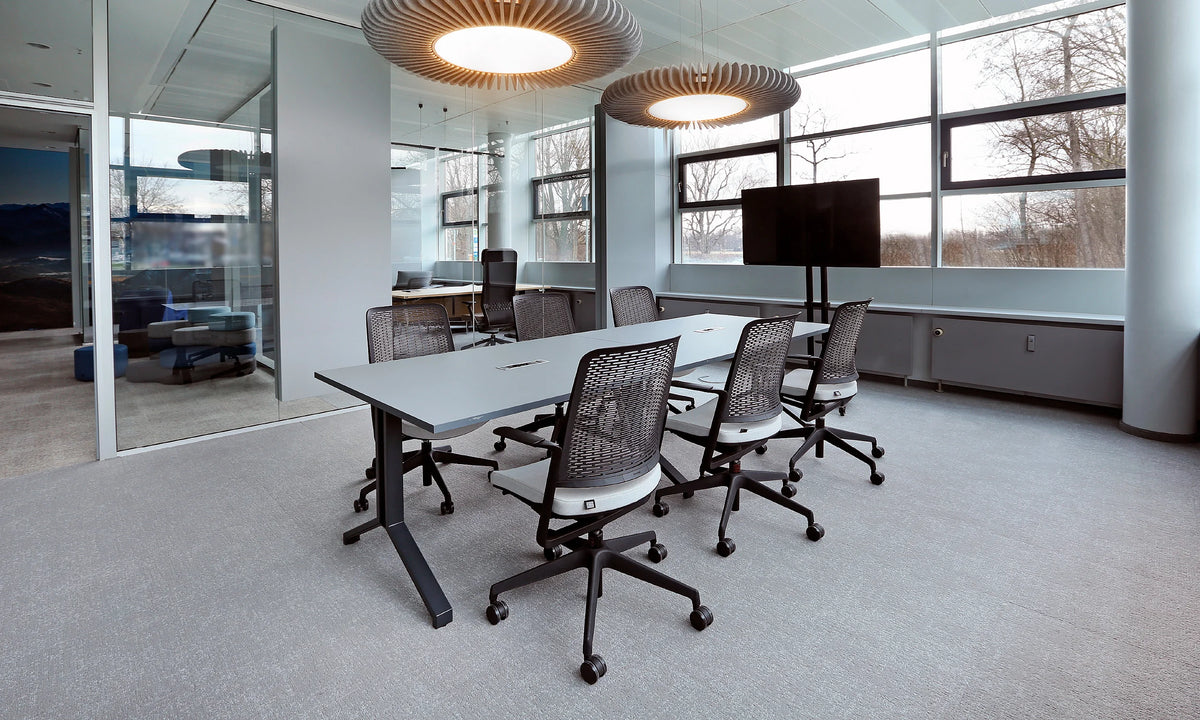 Flexxica Sol acoustic pendants above a meeting table in the Kusch+Co Nowy Styl showroom, Munich