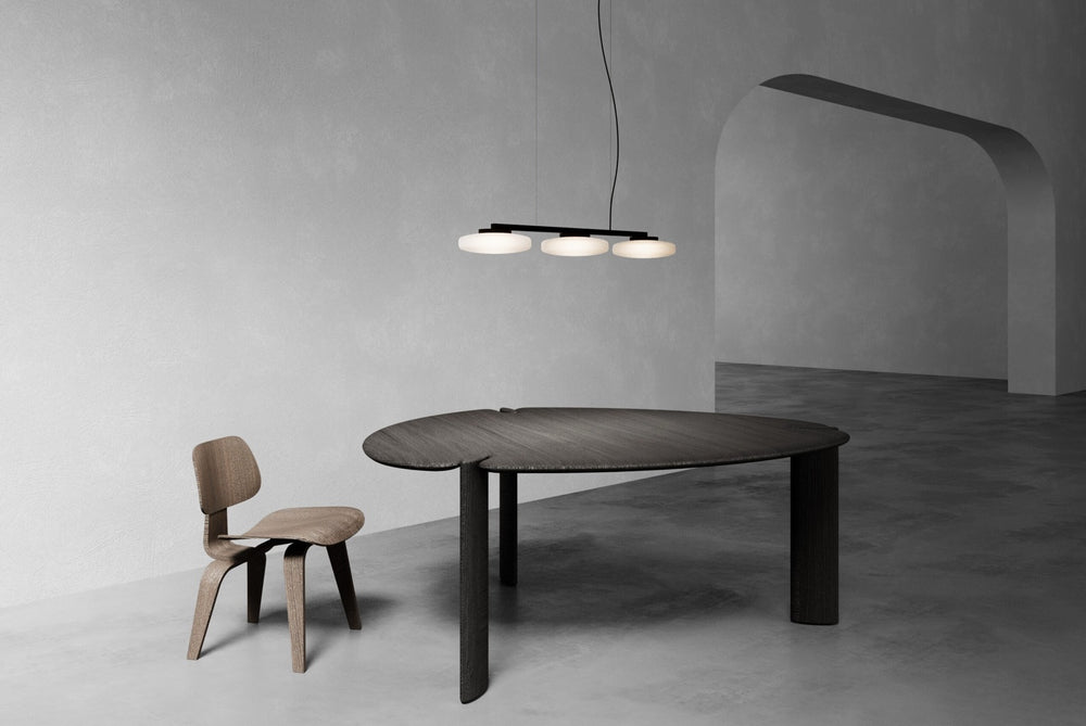 Lounge Three-light linear chandelier